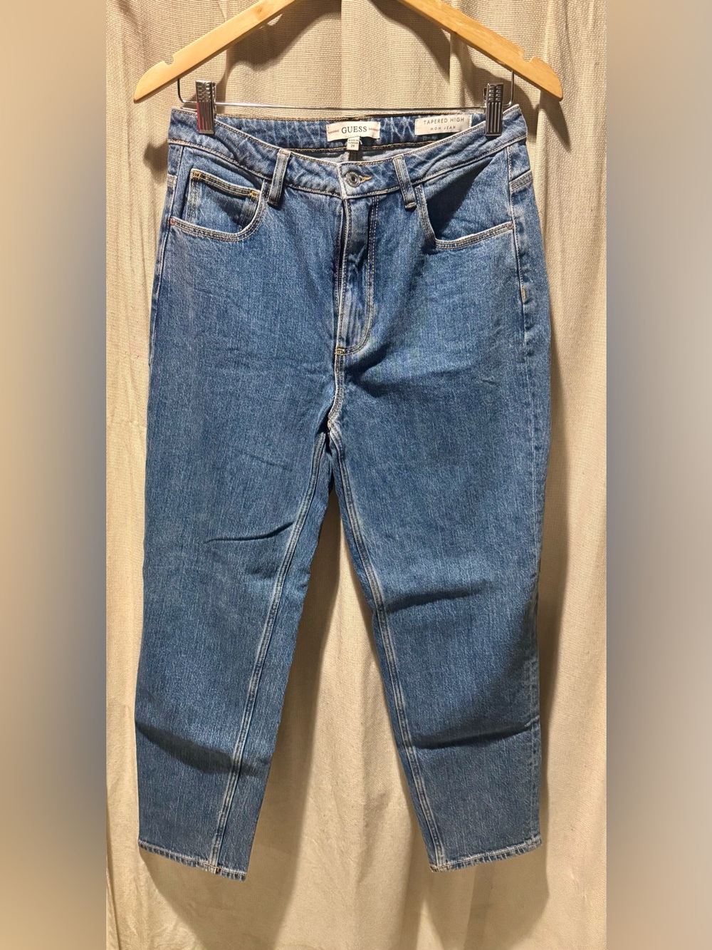 Guess women’s tapered high mom jeans- Medium Blue